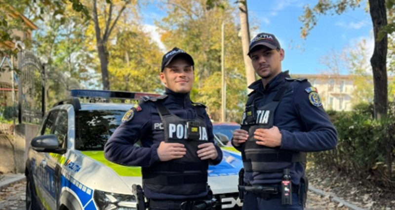 Doi tineri polițiști au salvat un bătrân dintr-un incendiu, la Eforie! Leonard și Ionuț au fost felicitați de colegi: „Sunteți un exemplu pentru noi toți!”