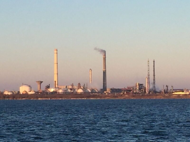 Reacția Rompetrol Rafinare după controlul Gărzii de Mediu Constanța: „Oprirea instalației a fost programată înainte de această inspecție, dar nu a reprezentat o urgență”