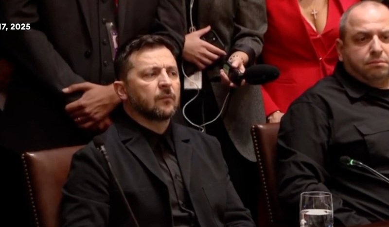 Zelenski a sosit la Casa Albă pentru întâlnirea cu Trump. Președintele american i-a lăudat costumul: „Îmi place. Este foarte elegant”