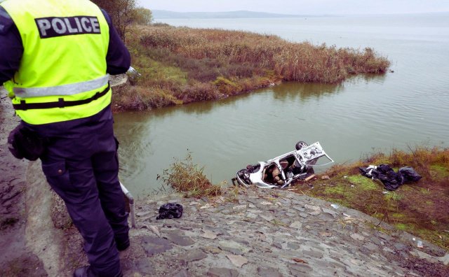 Şoferul român care a comis accidentul cumplit din Bulgaria a fost reţinut. Șase imigranţi au murit