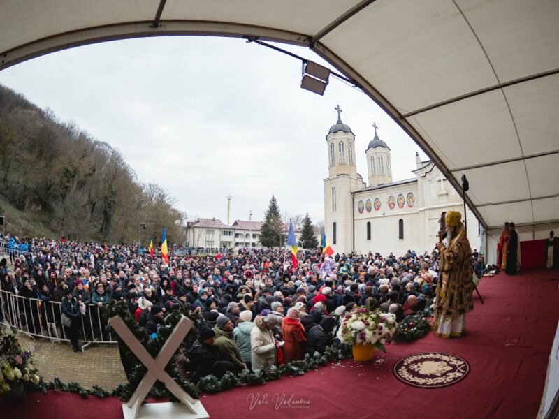 Pelerinaj la „Peştera Sfântului Apostol Andrei”. Arhiepiscopia Tomisului îi îndeamnă pe credincioși să poarte haine călduroase