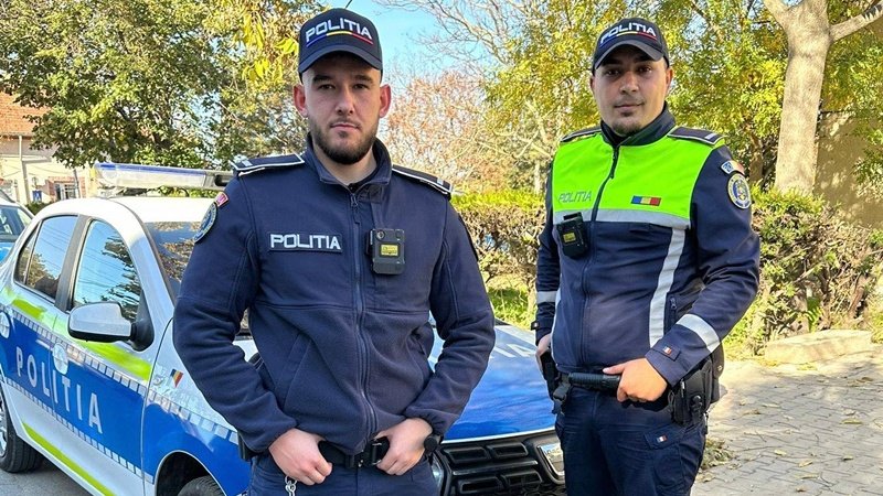 O butelie a explodat într-un apartament din Hârșova. Doi polițiști au salvat un bătrân de 89 de ani din flăcări