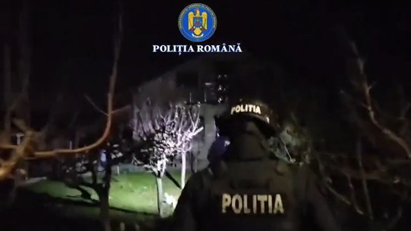 (VIDEO) Polițiștii constănțeni au făcut opt percheziții în urma unui scandal care a avut loc în vară, în zona Satului de Vacanță: trei bărbați reținuți