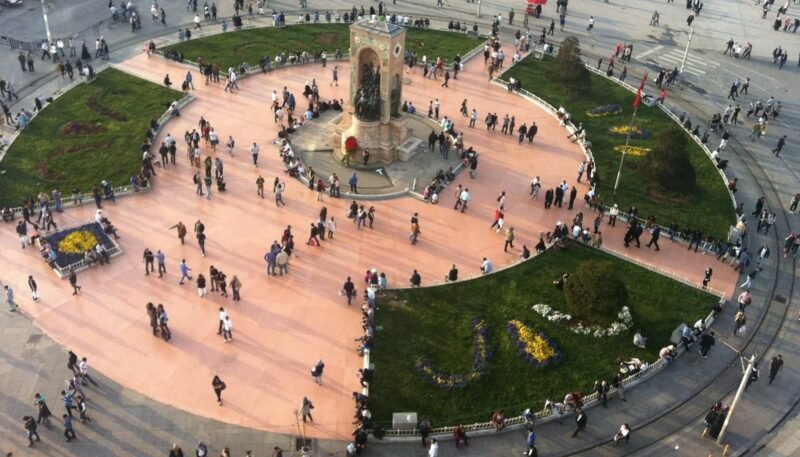 Incident armat în piaţa Taksim din Istanbul: doi români au fost răniţi!