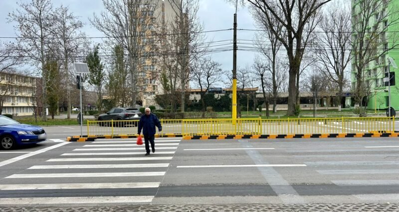 Un nou scuar median a fost amenajat la trecerea de pietoni situată pe bulevardul Mamaia, în dreptul hotelurilor Unirii, Național și Grand Astoria
