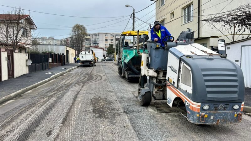 Se asfaltează strada Steagului din cartierul Coiciu. Traficul rutier este restricționat total pe o porțiune