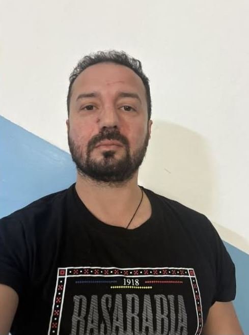 Protestatarul anti-Georgescu ar fi fost agresat de participanții la mitingul suveranist de la Alba Iulia: „Am fost lovit pentru că mi-am spus părerea”