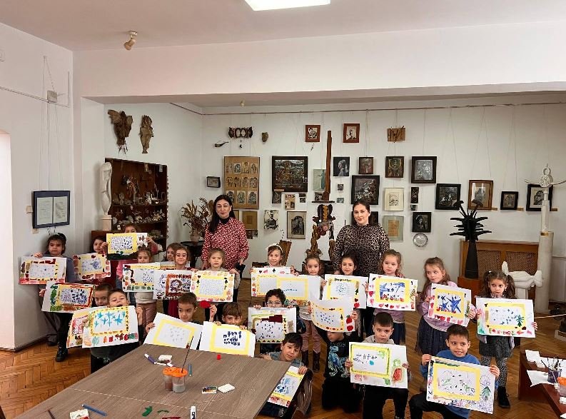 „Fereastra Magică a lui Moș Nicolae”: Atelier de creație artistică la Muzeul de Artă Constanța