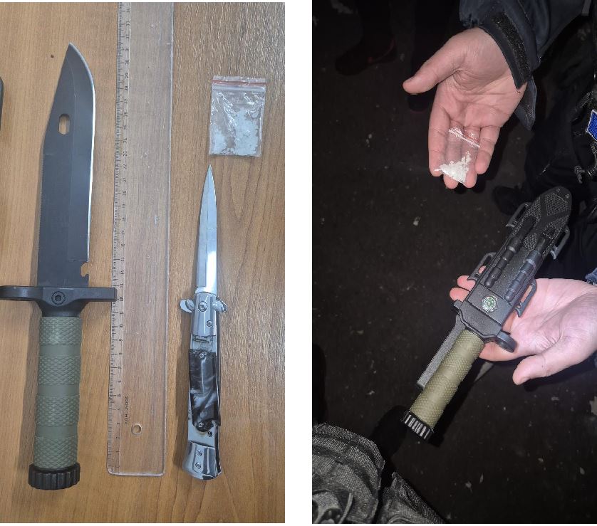 FOTO Alarmă în Constanța: tineri prinși, de jandarmi, cu arme albe și substanțe suspecte