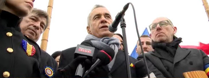 Incident la Alba Iulia. Călin Georgescu a ajuns la Monumentul Unirii, un bărbat i-a strigat: Marş la Moscova!