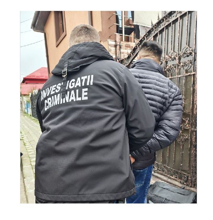 Patru mașini, sparte în două zile, în Constanța. Suspectul de 23 de ani a fost reținut