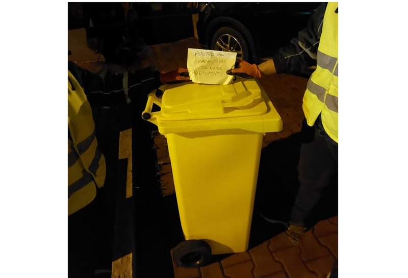 Un bilețel lăsat de un constățean pe o pubelă a emoționat echipa Polaris: „Multumim!”