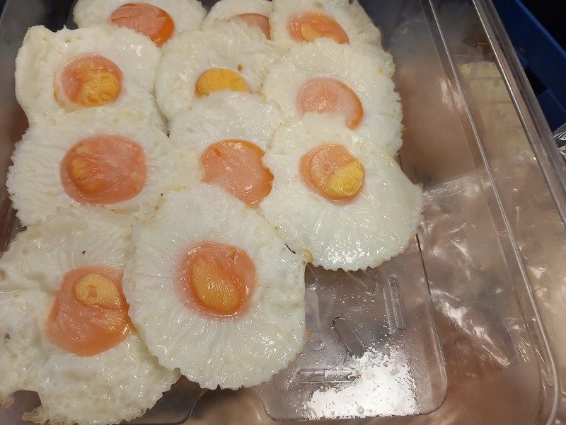 FOTO + VIDEO Mall-urile luate la control: insecte, alimente expirate și ustensile murdare, descoperite de inspectorii ANPC