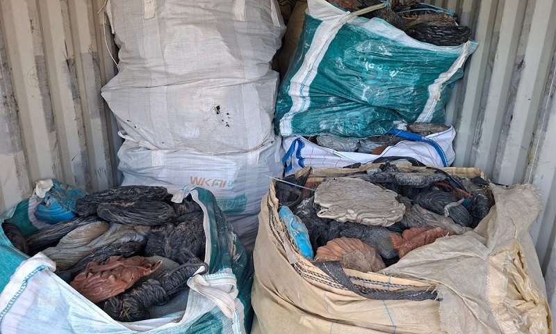 FOTO Gunoaie din Africa, oprite în Portul Constanța: 40 de tone de deșeuri, blocate de Garda de Coastă