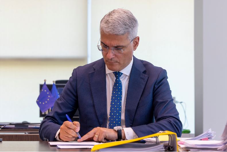 Bani europeni mai bine controlați. Anunțul ministerului Investițiilor Dragoș Pîslaru