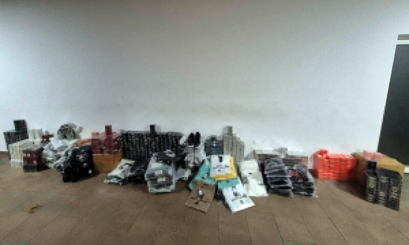 Marfă contrafăcută în valoare de 940.000 de lei, descoperită de polițiștii de frontieră constănțeni