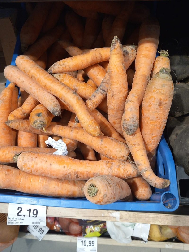 FOTO Carne expirată, insecte și mizerie: ANPC a aplicat amenzi de peste 1,5 milioane de le