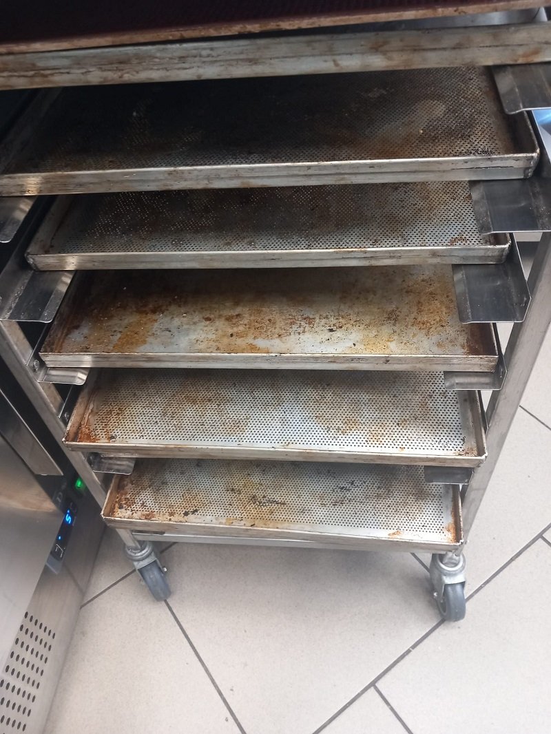 FOTO Carne expirată, insecte și mizerie: ANPC a aplicat amenzi de peste 1,5 milioane de le