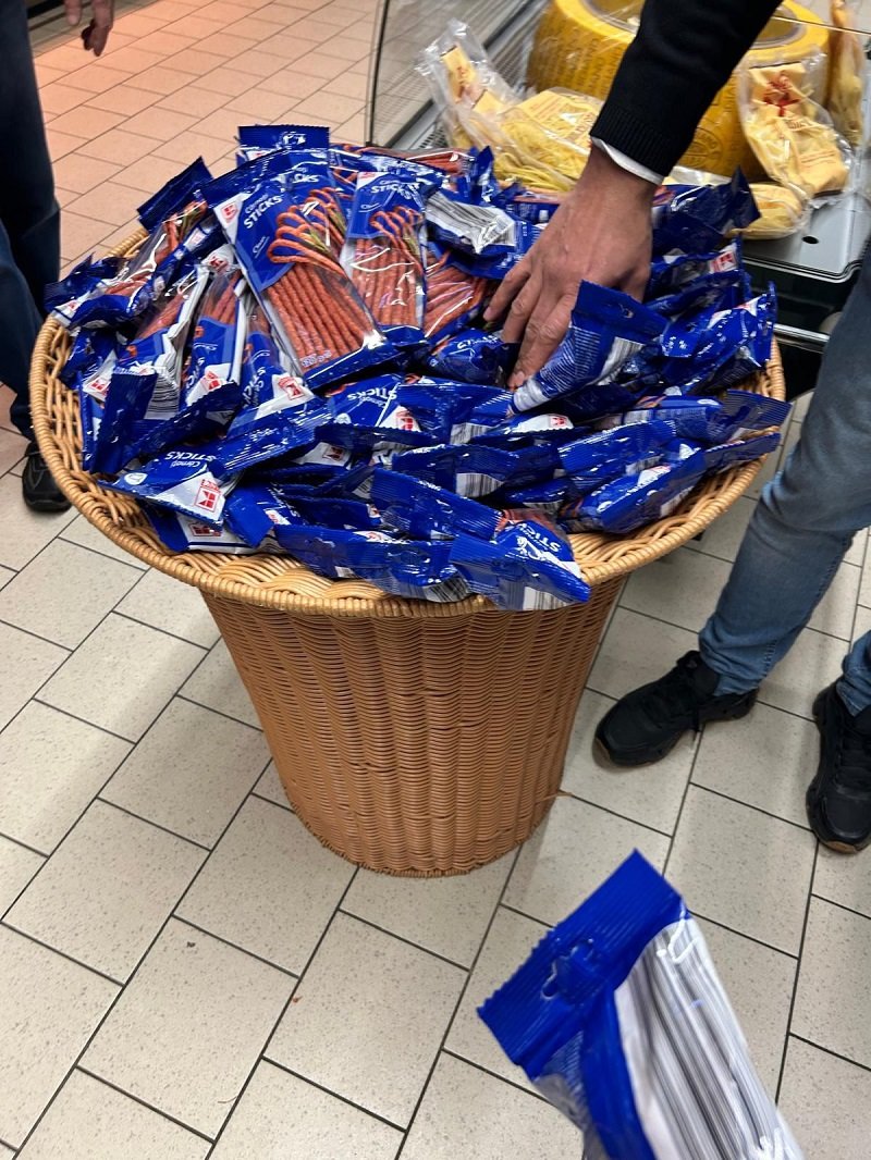 FOTO Carne expirată, insecte și mizerie: ANPC a aplicat amenzi de peste 1,5 milioane de le