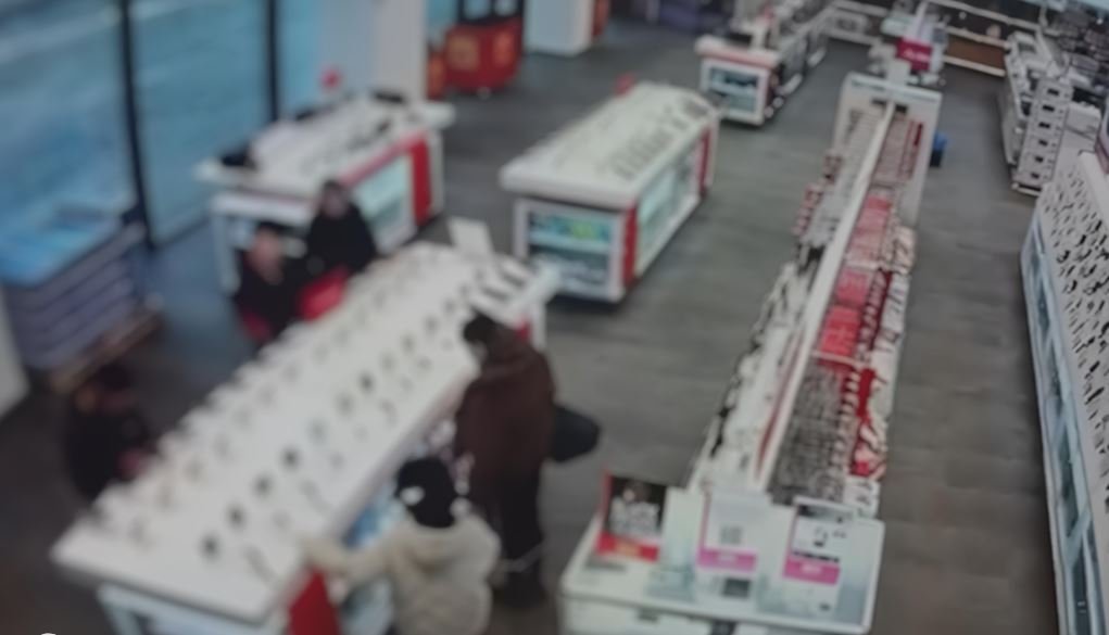 Doi minori și un adult, prinși la furt într-un centru comercial din Medgidia