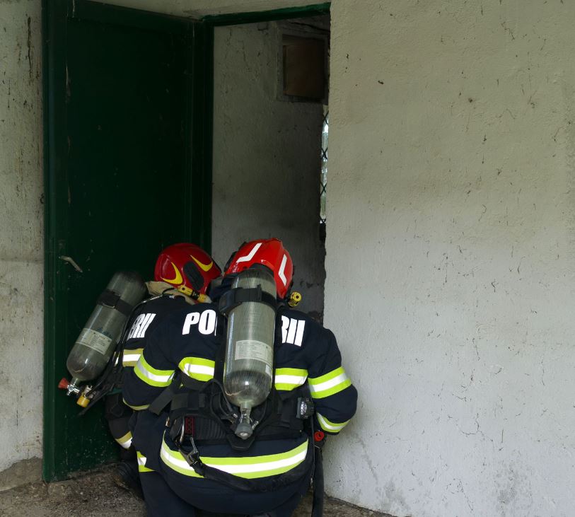 Tablou electric, cuprins de flăcări la Năvodari. Pompierii au intervenit rapid pentru a evita o tragedie!