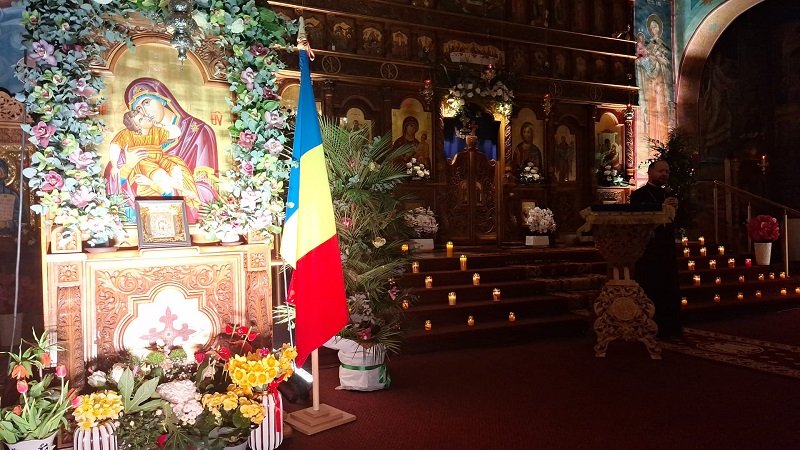 FOTO Seară de rugăciune și pricesne. Momente de profundă trăire spirituală la biserica „Sfânta Maria” din Constanța
