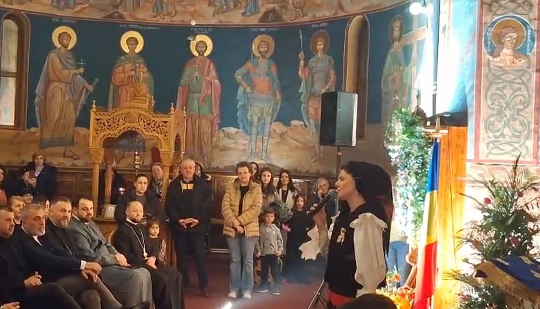 FOTO Seară de rugăciune și pricesne. Momente de profundă trăire spirituală la biserica „Sfânta Maria” din Constanța