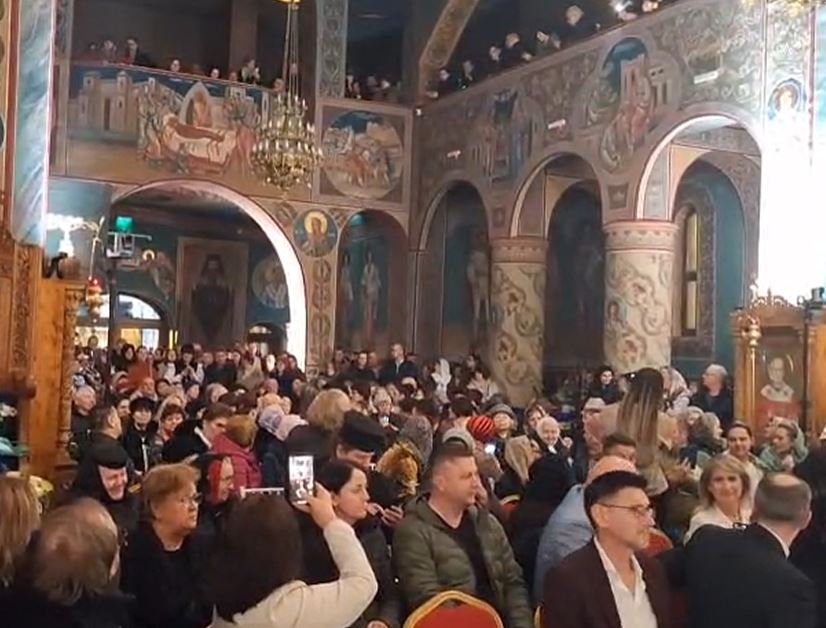 FOTO Seară de rugăciune și pricesne. Momente de profundă trăire spirituală la biserica „Sfânta Maria” din Constanța
