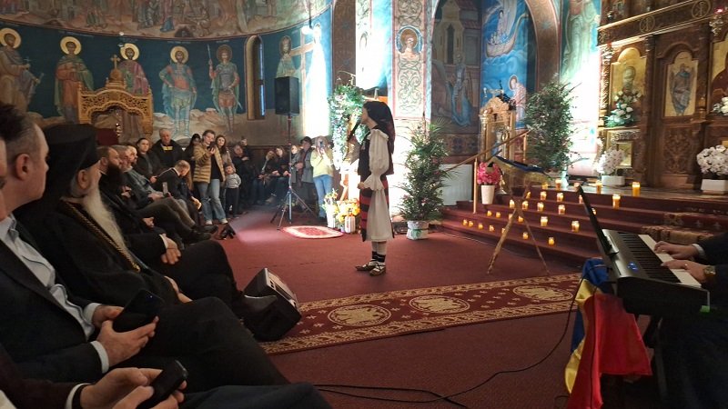 FOTO Seară de rugăciune și pricesne. Momente de profundă trăire spirituală la biserica „Sfânta Maria” din Constanța