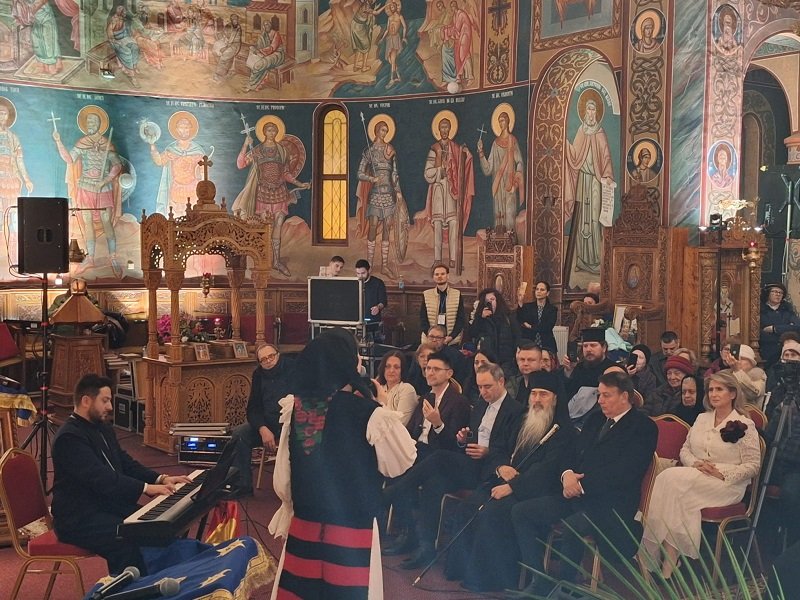 FOTO Seară de rugăciune și pricesne. Momente de profundă trăire spirituală la biserica „Sfânta Maria” din Constanța
