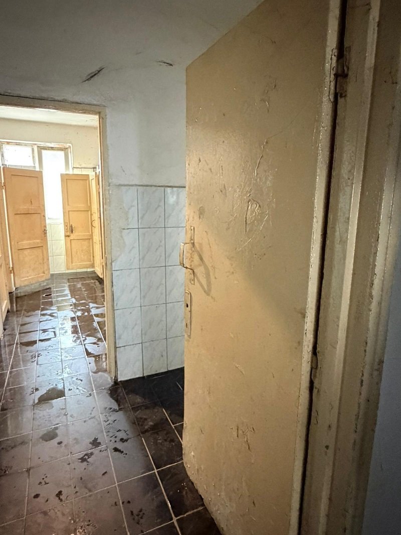 VIDEO + FOTO Condiții dezastruoase descoperite de inspectorii CJPC Constanța la un cămin din zona străzii Caraiman