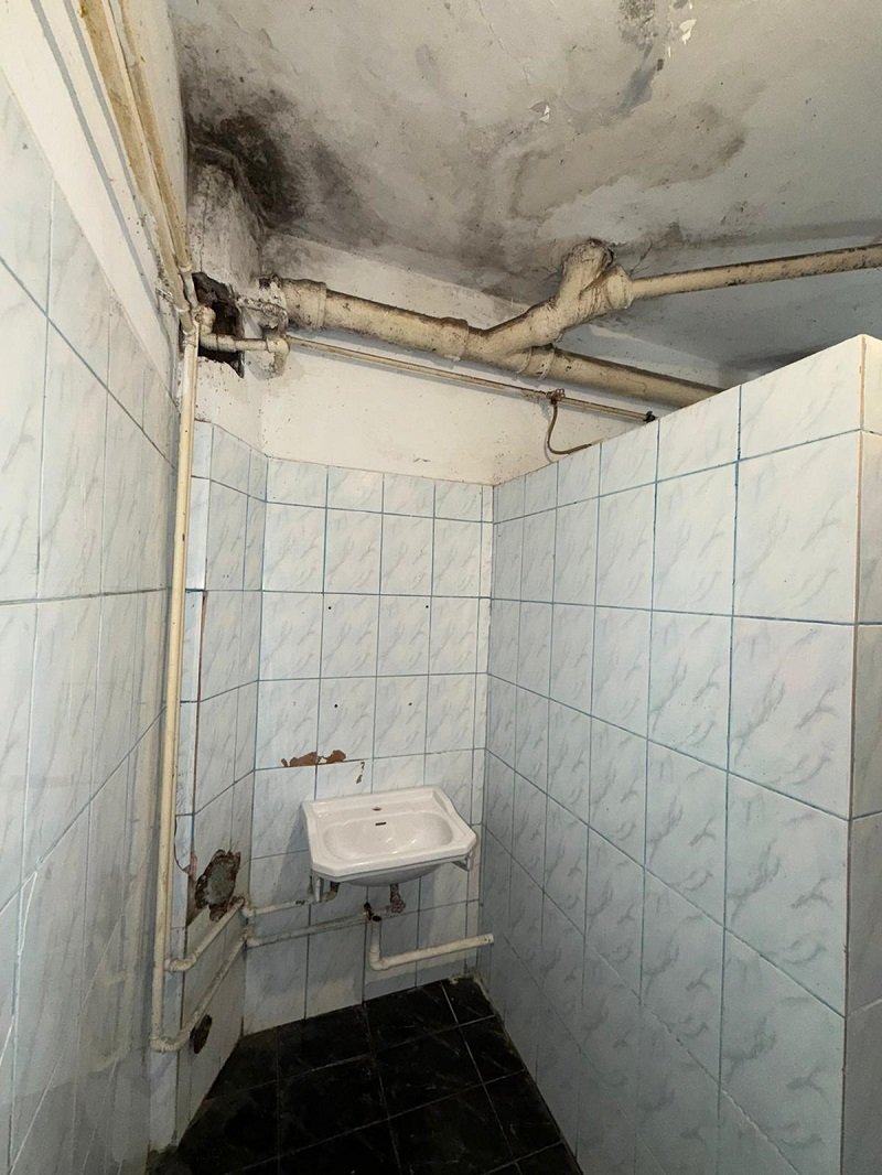 VIDEO + FOTO Condiții dezastruoase descoperite de inspectorii CJPC Constanța la un cămin din zona străzii Caraiman