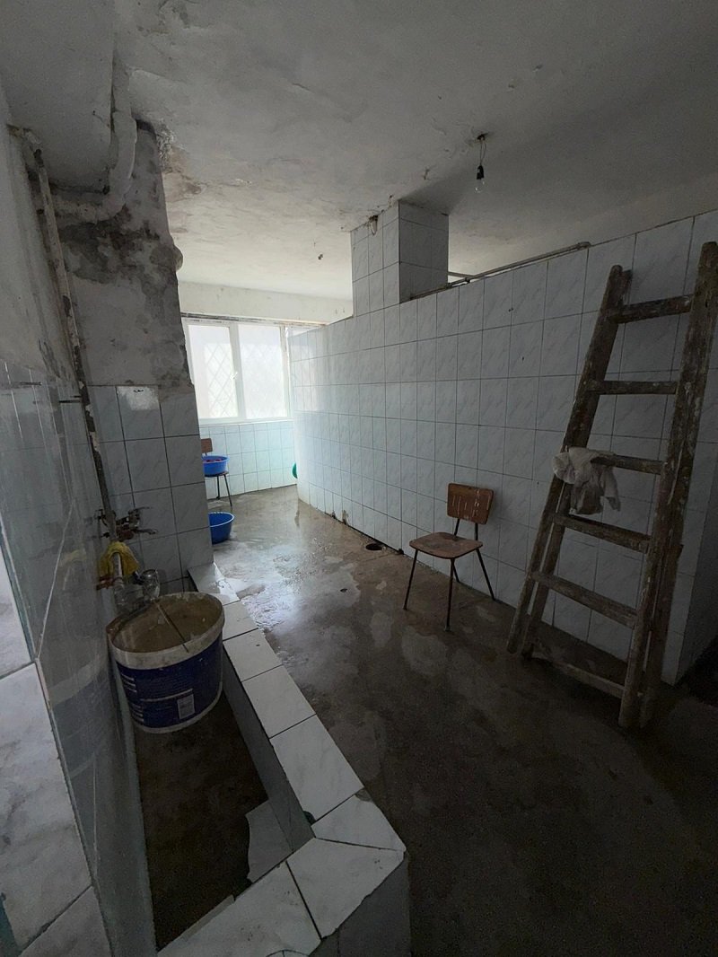 VIDEO + FOTO Condiții dezastruoase descoperite de inspectorii CJPC Constanța la un cămin din zona străzii Caraiman