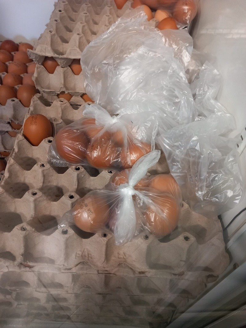 Dezastru în magazine: Ouă crăpate, fructe strivite și echipamente ruginite, descoperite de inspectorii ANPC