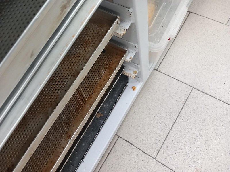 Mucegai, produse expirate și igienă precară! Deficiențe grave, găsite de inspectorii ANPC în magazine