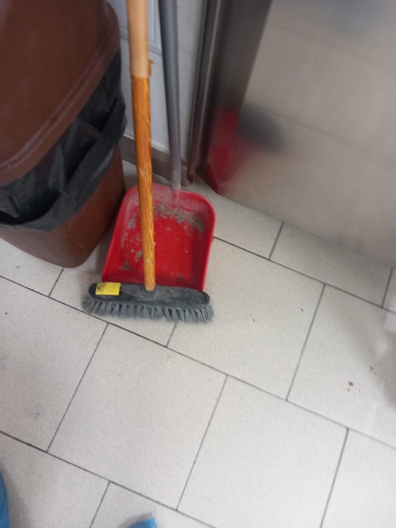 Mucegai, produse expirate și igienă precară! Deficiențe grave, găsite de inspectorii ANPC în magazine