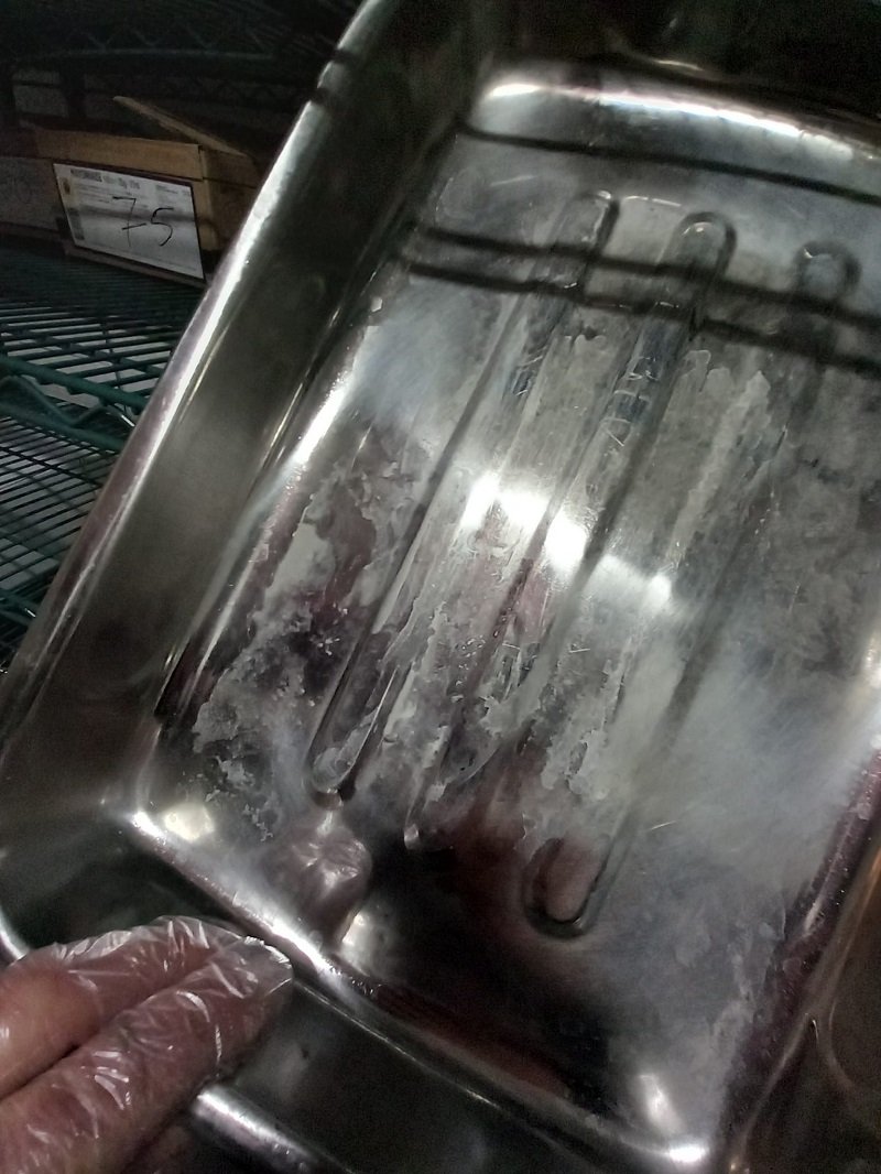 FOTO Produse expirate, carne alterată și ulei ars descoperite în magazine. Controale ANPC în toată țara