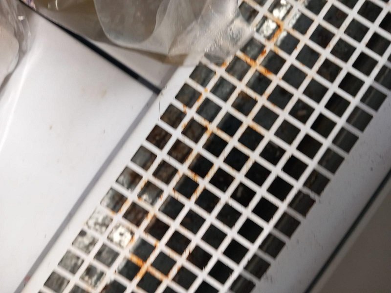 Mucegai, produse expirate și igienă precară! Deficiențe grave, găsite de inspectorii ANPC în magazine