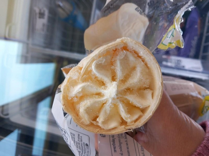 FOTO Produse expirate, carne alterată și ulei ars descoperite în magazine. Controale ANPC în toată țara