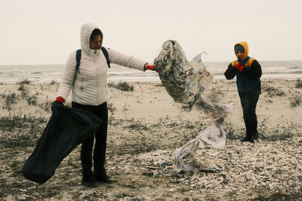 Semnal de alarmă din Delta Dunării. Într-o săptămână, voluntarii au adunat trei tone de deșeuri