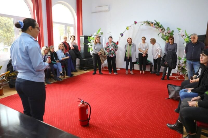 Exercițiu cu pompieri și paramedici la Primăria Constanța