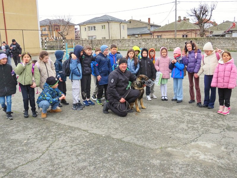Jandarmii constănțeni, alături de elevii din Techirghiol în activități educative