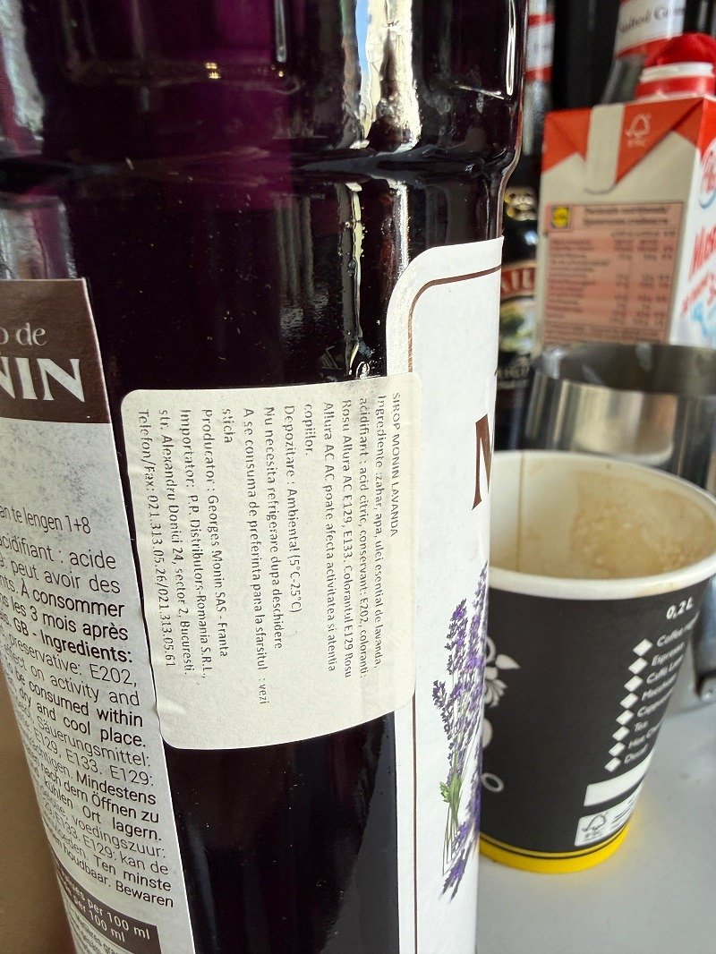 FOTO Deficiențe grave de igienă și practici ilegale. Rulotă de cafea, sancționată de CJPC Constanța