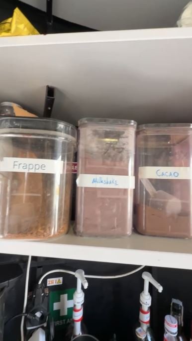 FOTO Deficiențe grave de igienă și practici ilegale. Rulotă de cafea, sancționată de CJPC Constanța