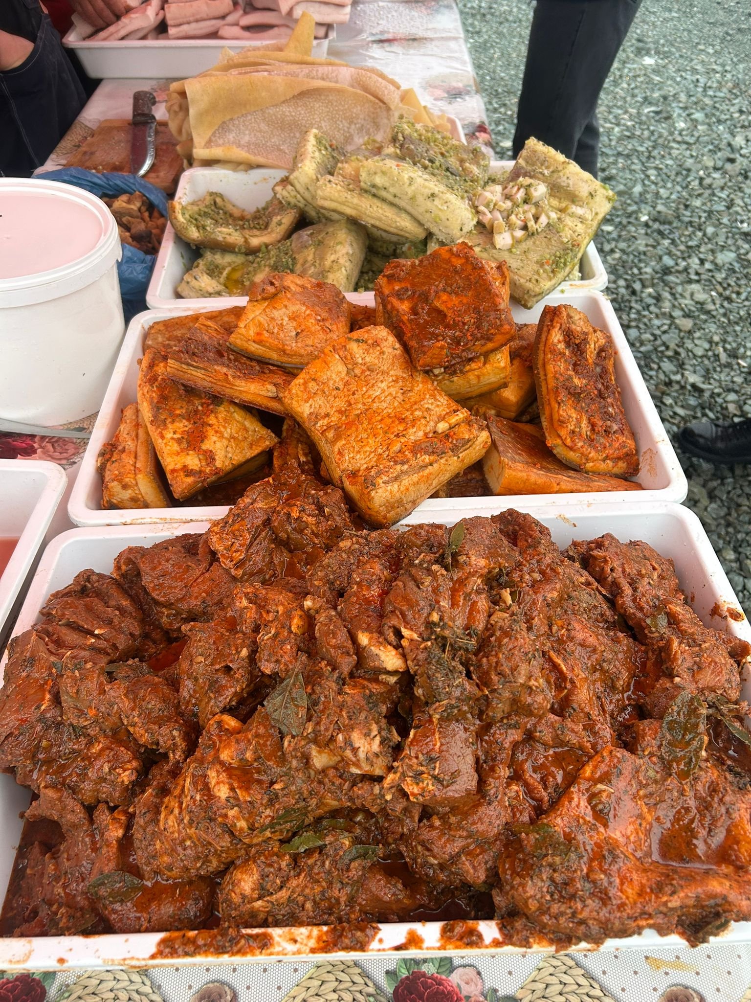 Controale ANSVSA înainte de Paște. Peste 2 tone de alimente nesigure, retrase de la vânzare