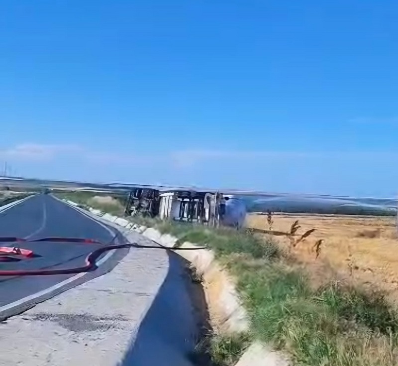 Cisternă cu GPL răsturnată pe DJ226, între Săcele și Istria