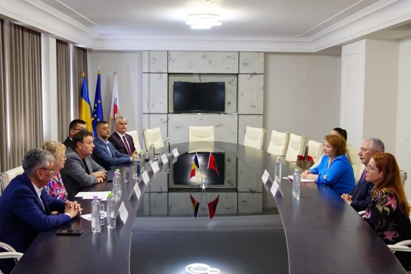 Ambasadorul Albaniei, în vizită la Constanța. Cooperarea dintre cele două porturi, pe agenda discuțiilor
