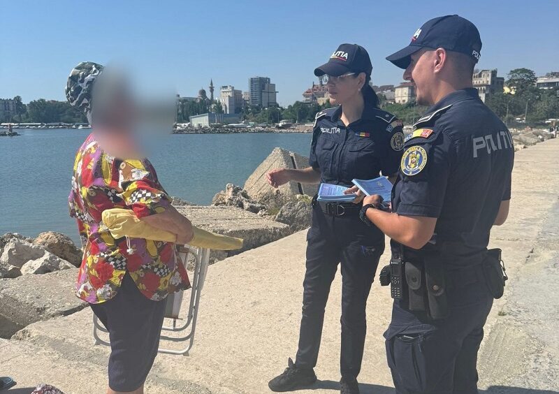 Furturile de pe plajă, în vizorul polițiștilor. Recomandări pentru turiștii aflați pe litoral