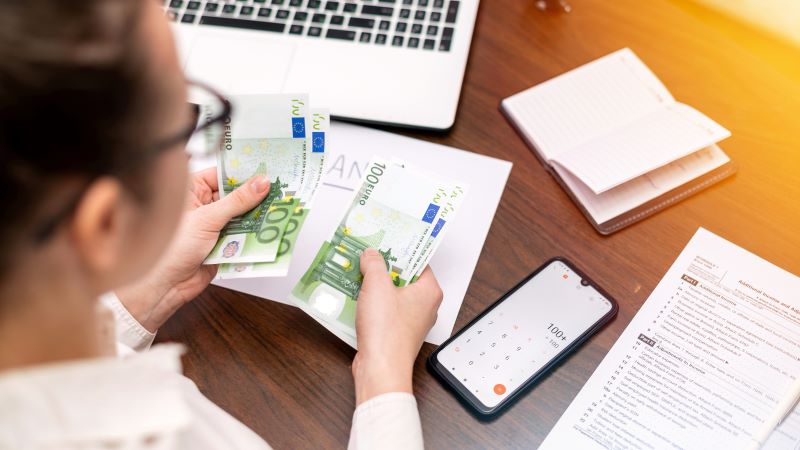 Nereguli fiscale desoperite ANAF la peste 85% dintre casele de schimb valutar. Confiscări de milioane de lei