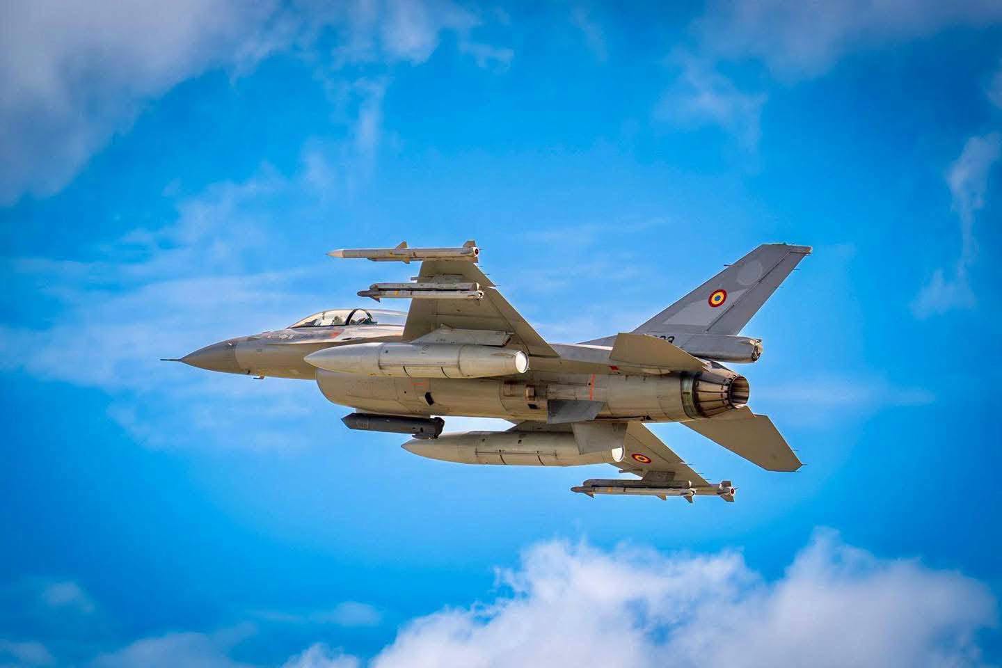 Nicușor Dan anunță că un avion F-16 a doborât o dronă în spațiul aerian românesc! Anunțul MApn